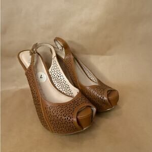 BCBG Generation Whiteny Tan/Brown Open Toed Leather Pump Slingback Heels SZ 7